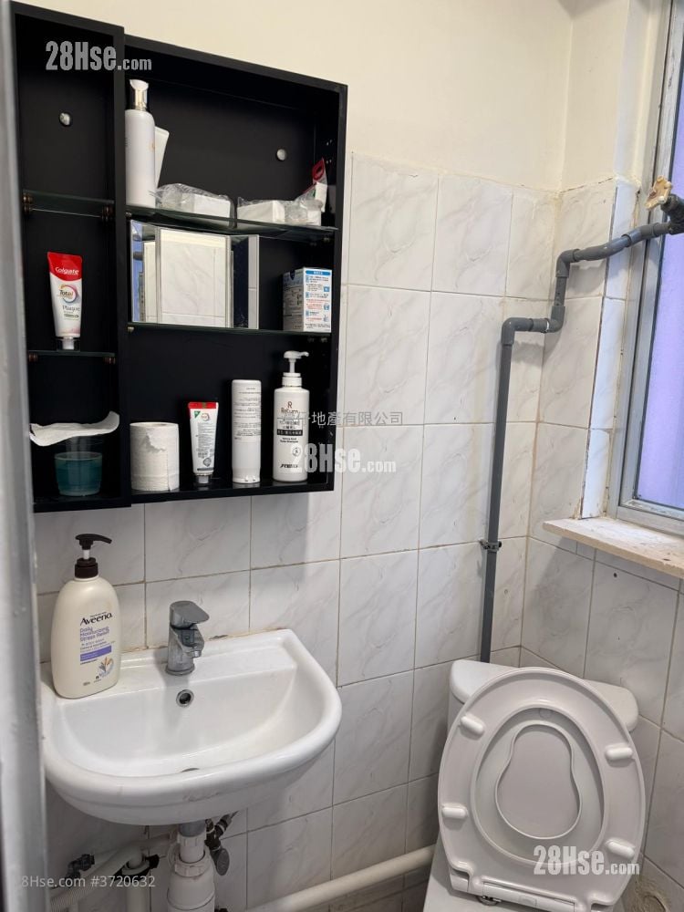 Wai Man House Sell 2 Bedrooms , 1 Bathroom 463 ft²