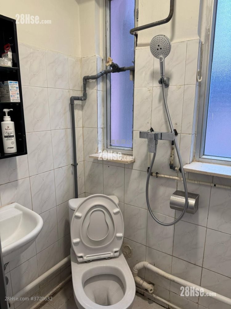 Wai Man House Sell 2 Bedrooms , 1 Bathroom 463 ft²