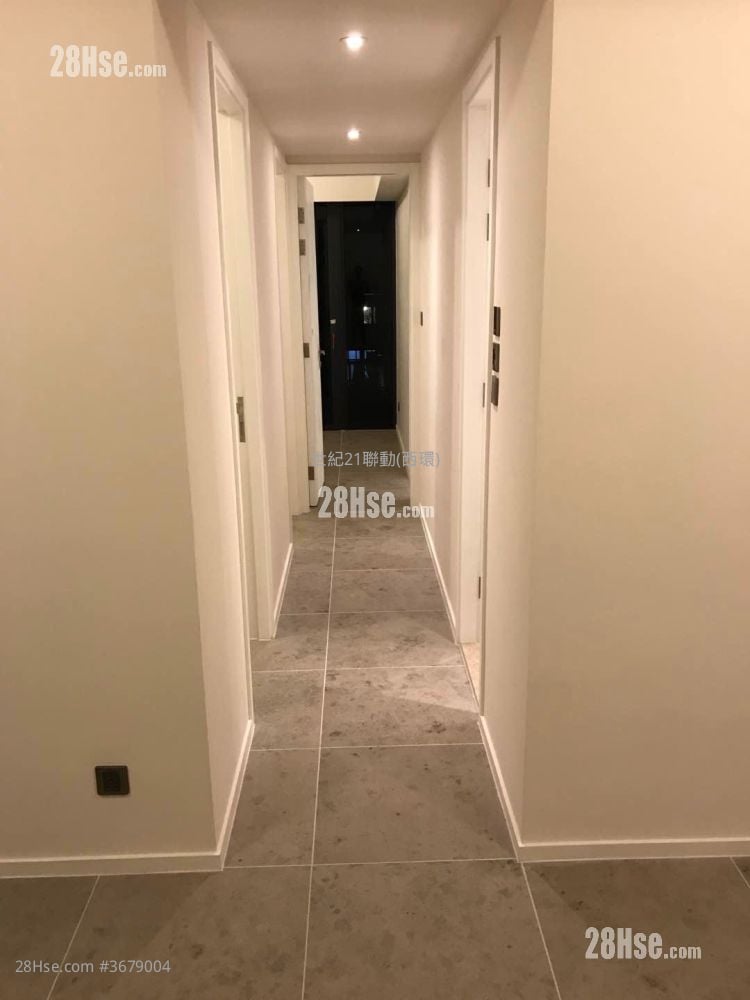 Bohemian House Sell 3 Bedrooms , 2 Bathrooms 699 ft²