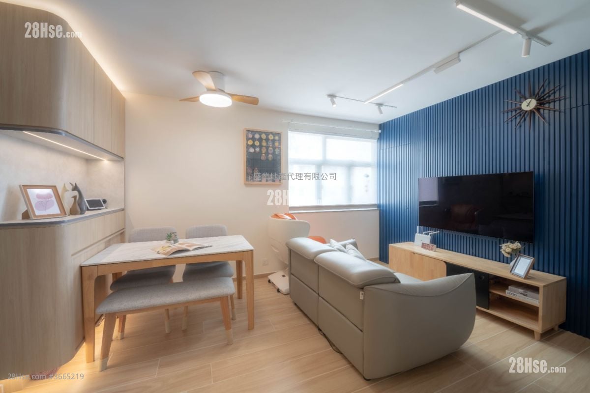 Tsuen Wan Centre Sell 2 Bedrooms , 1 Bathroom 377 ft²