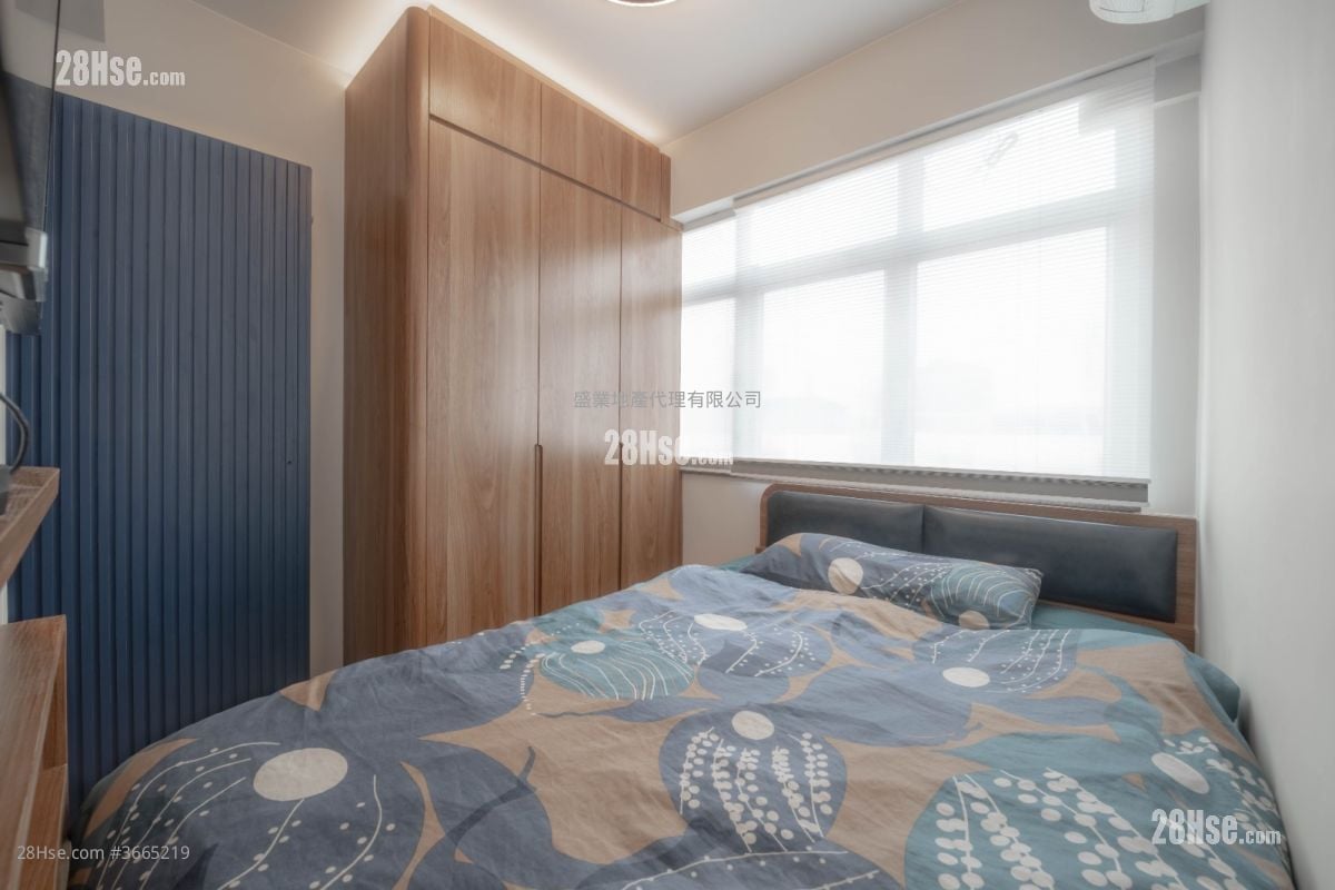 Tsuen Wan Centre Sell 2 Bedrooms , 1 Bathroom 377 ft²