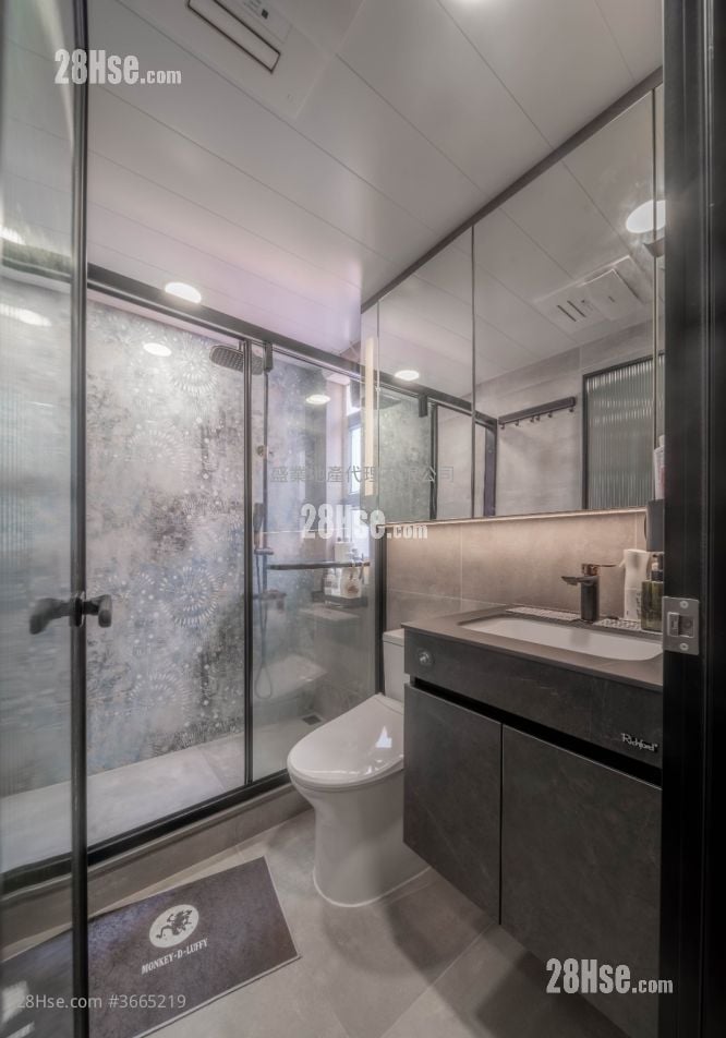 Tsuen Wan Centre Sell 2 Bedrooms , 1 Bathroom 377 ft²