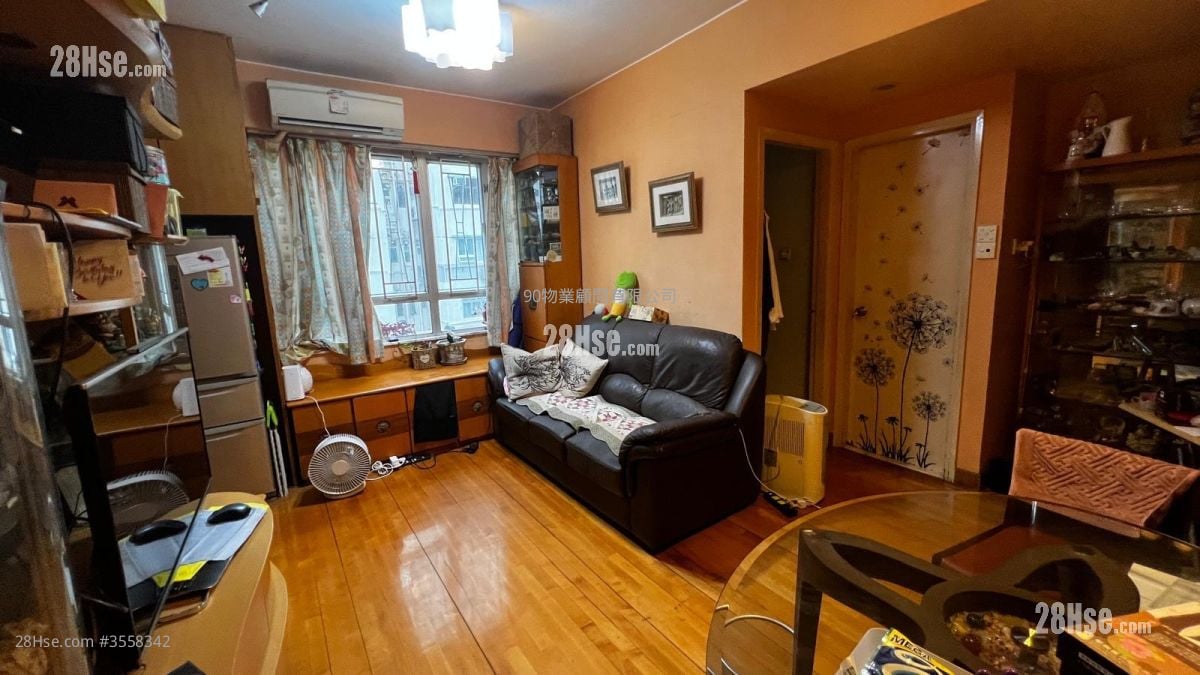 Yin Tak Building Sell 583 ft²