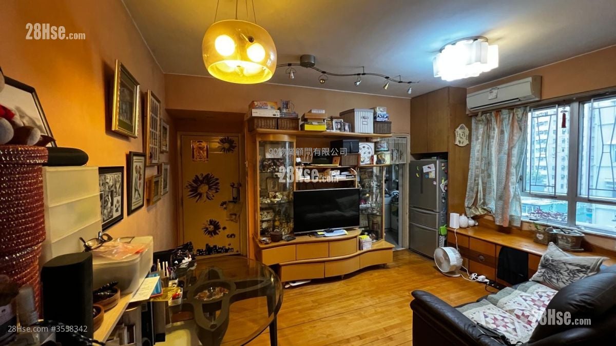 Yin Tak Building Sell 583 ft²