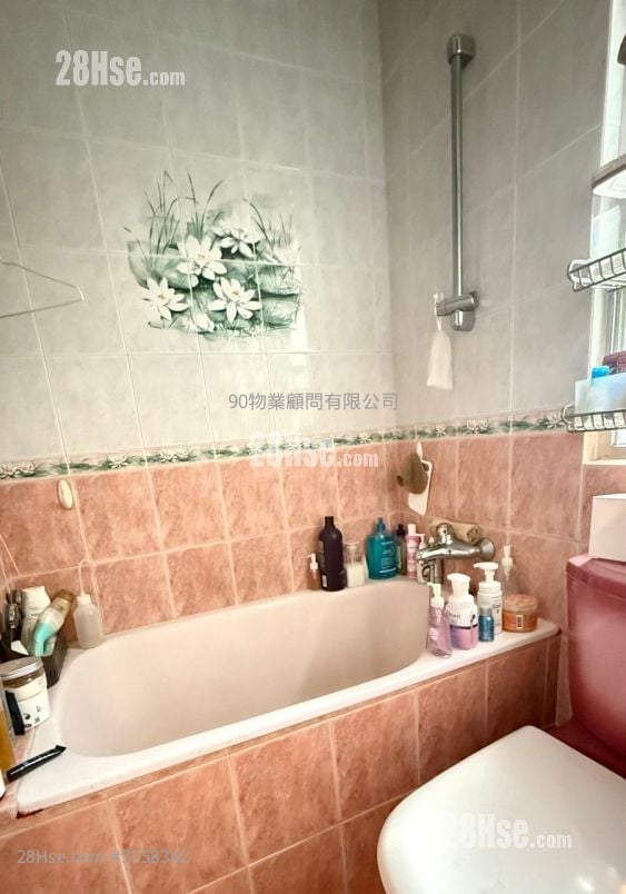 Yin Tak Building Sell 583 ft²