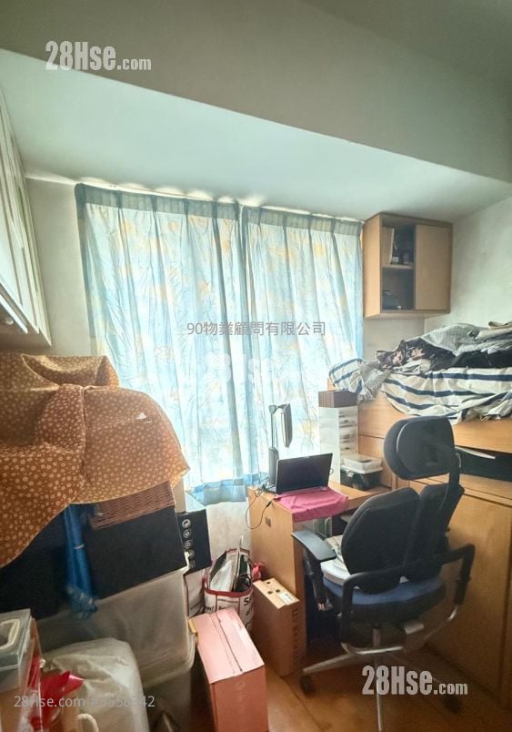 Yin Tak Building Sell 583 ft²