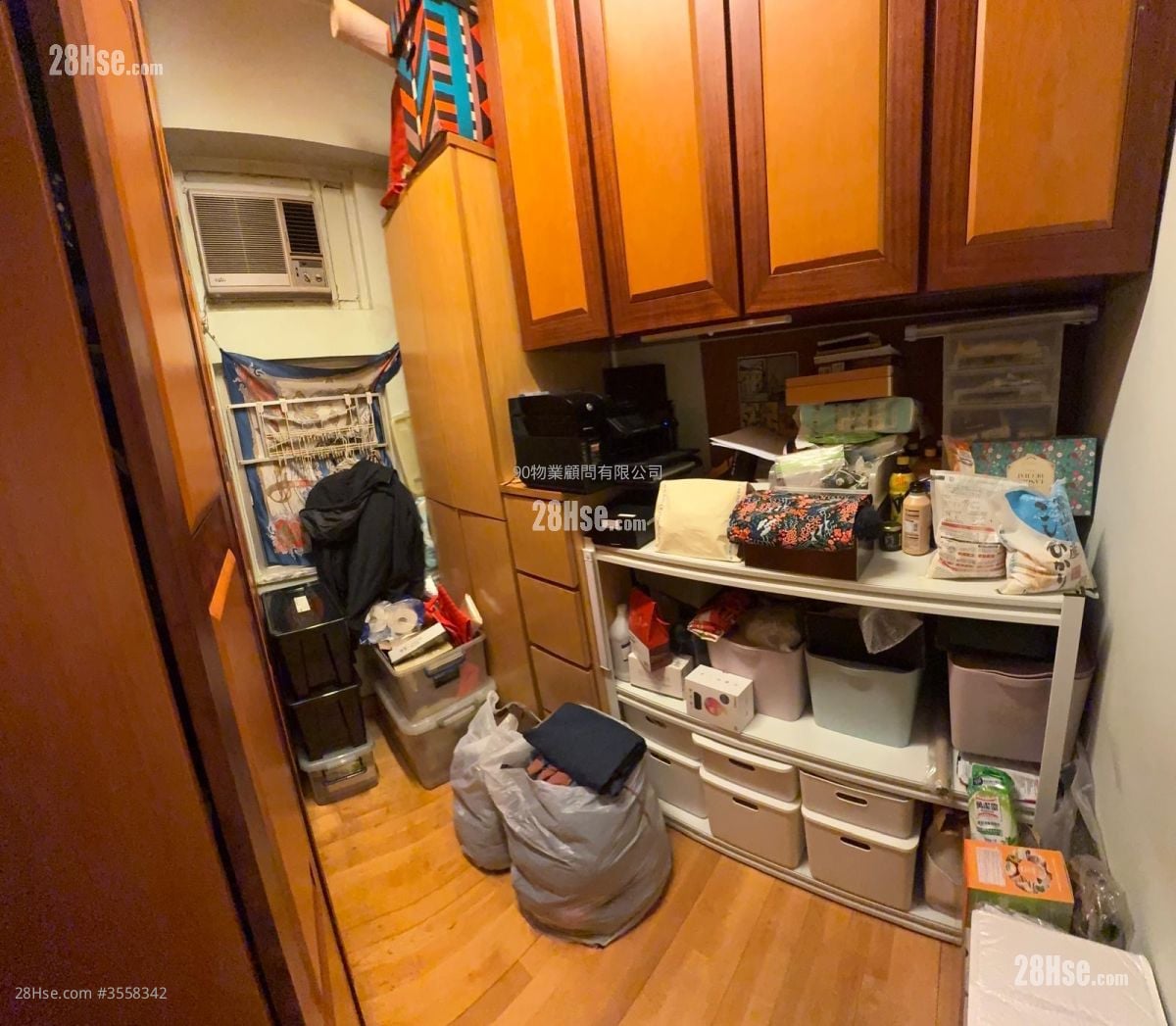 Yin Tak Building Sell 583 ft²