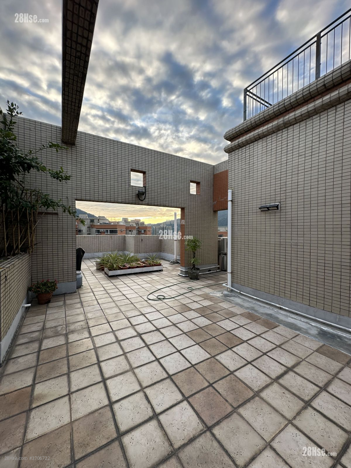 聚龍居 售盤 3 房 , 2 浴室 922 平方呎