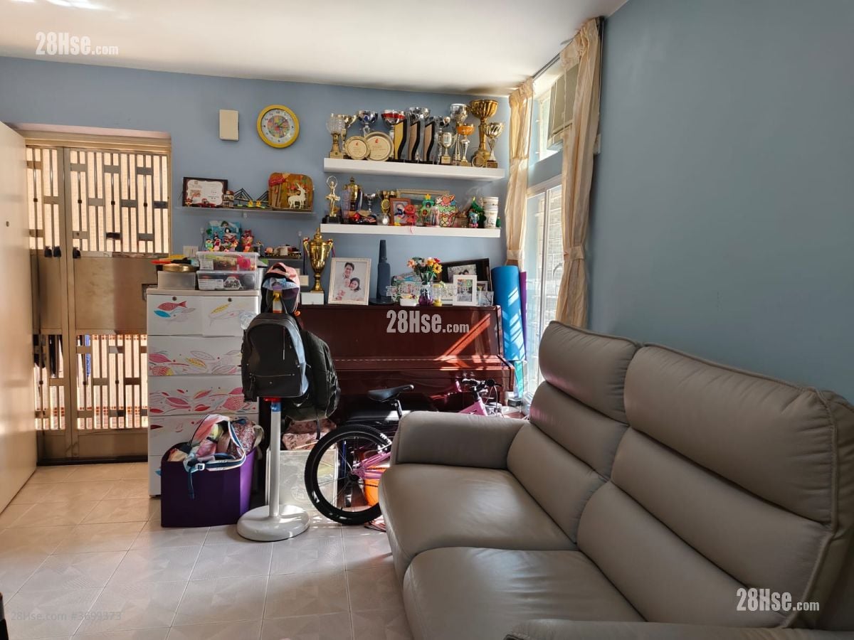 Kwong Lam Court Sell 2 Bedrooms , 1 Bathroom 404 ft²