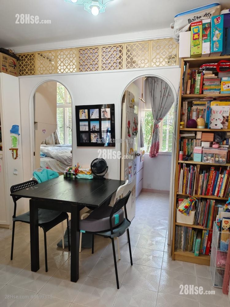 Kwong Lam Court Sell 2 Bedrooms , 1 Bathroom 404 ft²