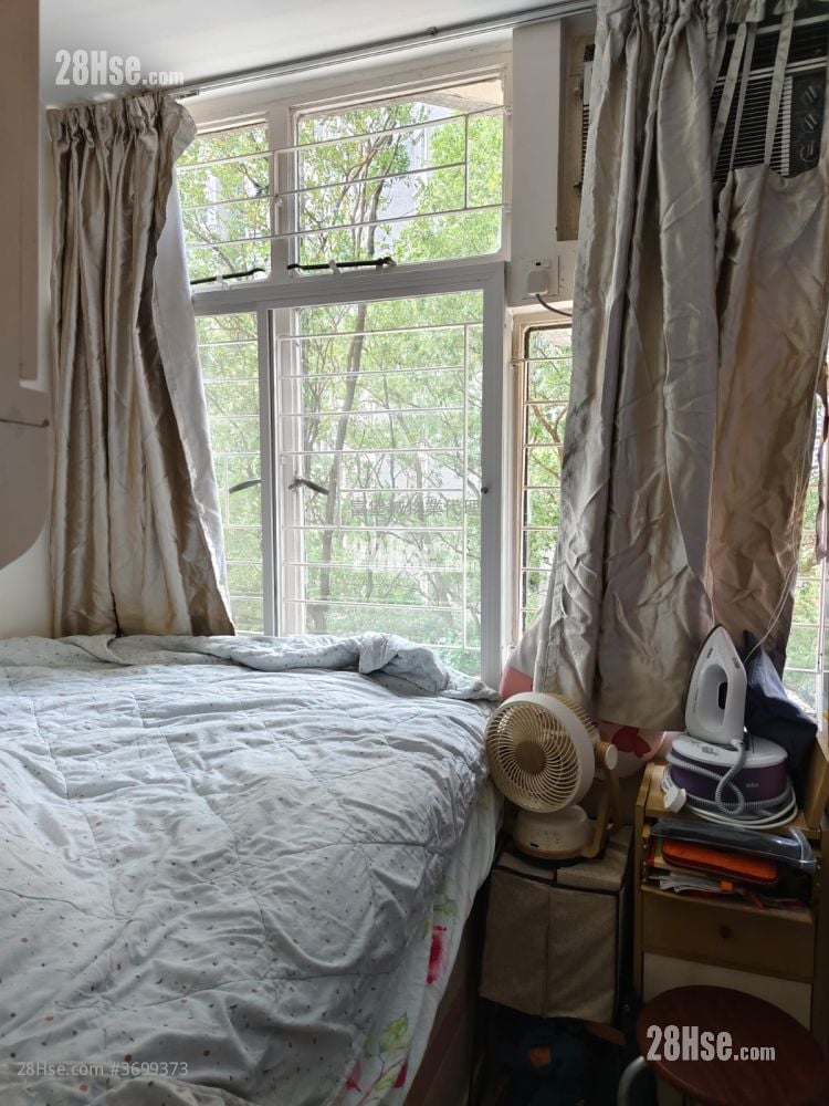 Kwong Lam Court Sell 2 Bedrooms , 1 Bathroom 404 ft²