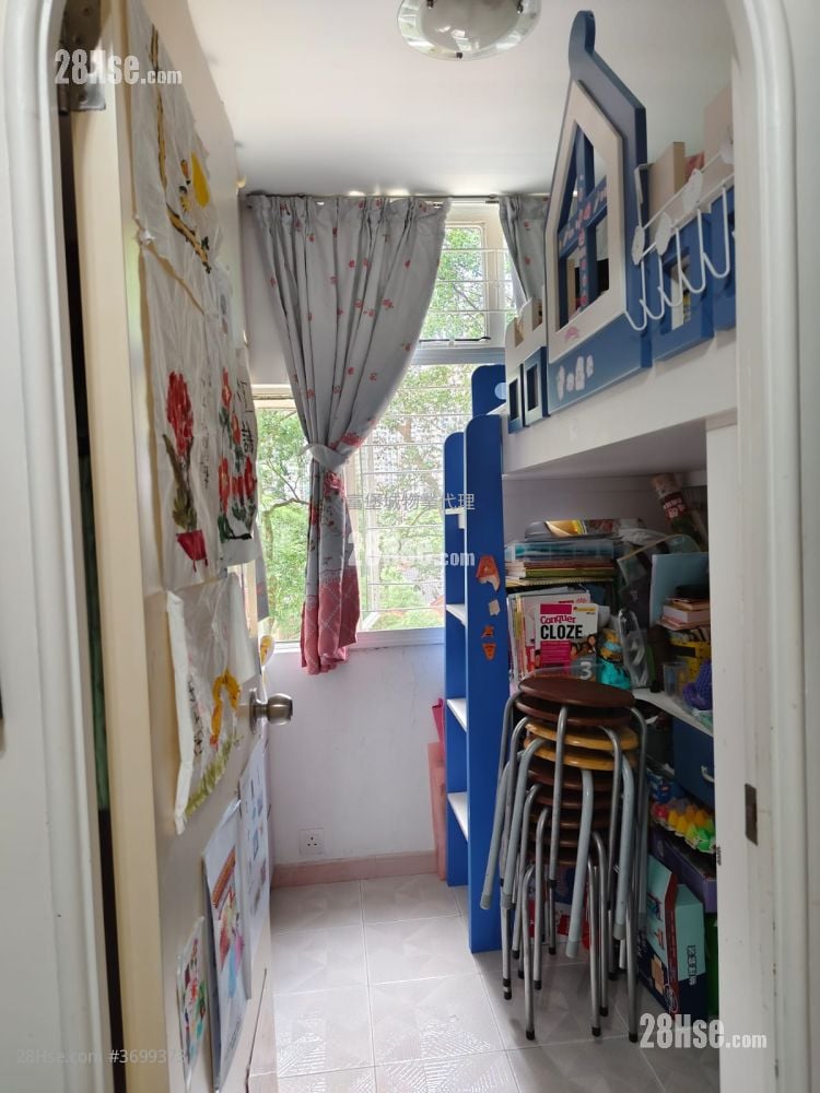 Kwong Lam Court Sell 2 Bedrooms , 1 Bathroom 404 ft²