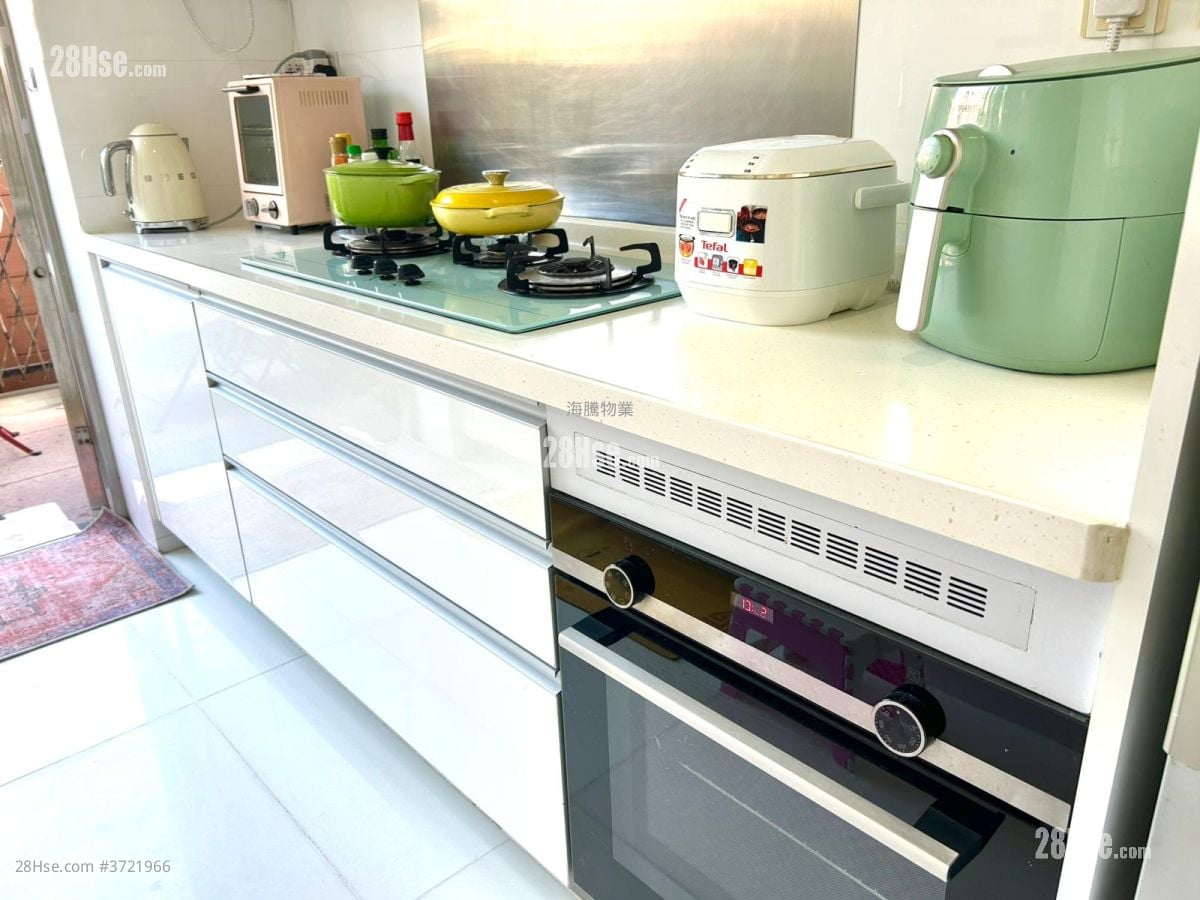 村屋 售盤 3 房 , 2 浴室 700 平方呎