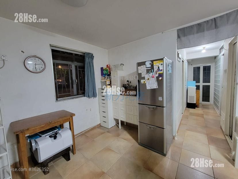 Sha Tin Village House Sell 3 Bedrooms , 2 Bathrooms 600 ft²