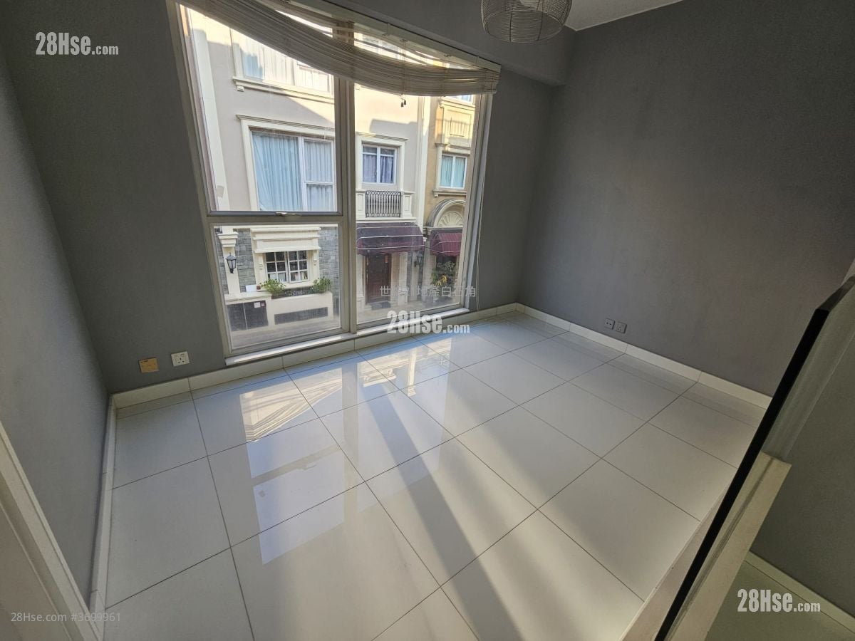 比华利山别墅 租盘 5+ 房 , 2 浴室 1,902 平方尺