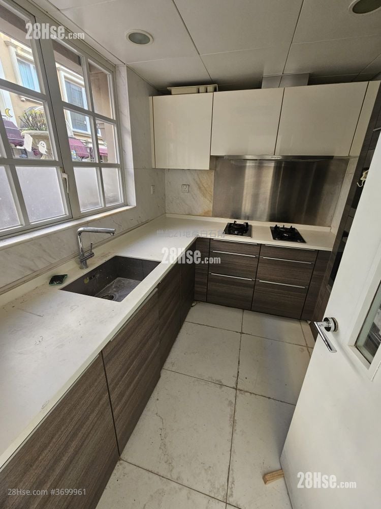 比华利山别墅 租盘 5+ 房 , 2 浴室 1,902 平方尺