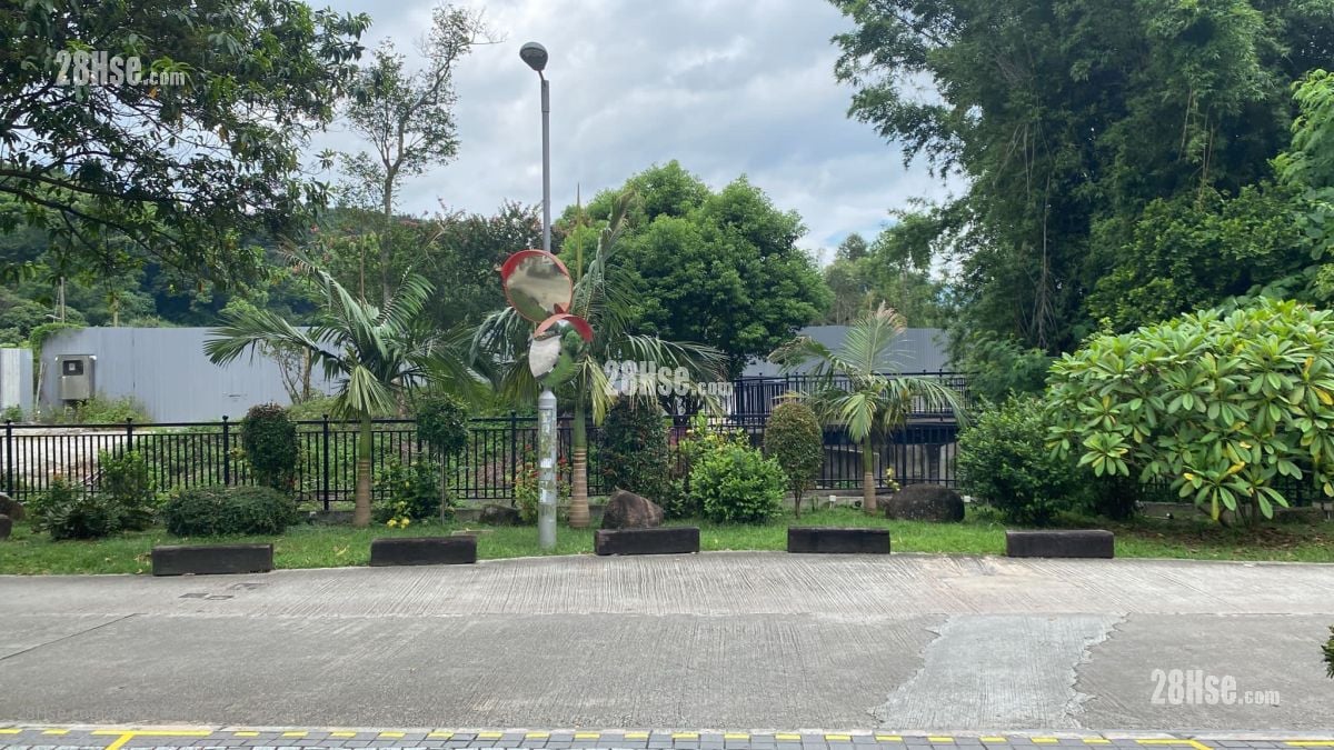 Village Rental 3 Bedrooms , 1 Bathroom 700 ft²