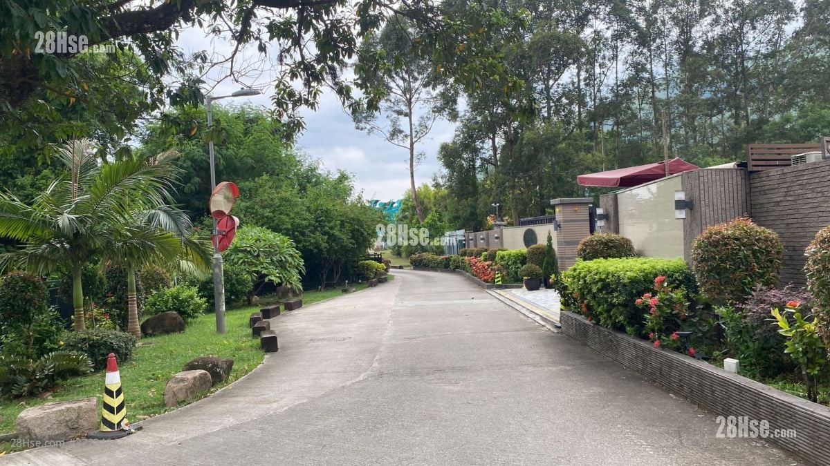 Village Rental 3 Bedrooms , 1 Bathroom 700 ft²