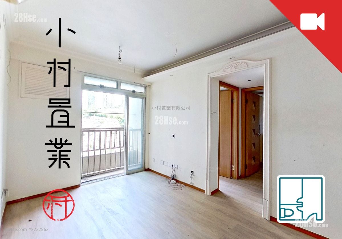 living room: Aberdeen Centre Sell 2 Bedrooms , 1 Bathroom 447 ft²