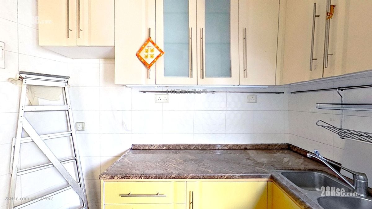 kitchen: Aberdeen Centre Sell 2 Bedrooms , 1 Bathroom 447 ft²