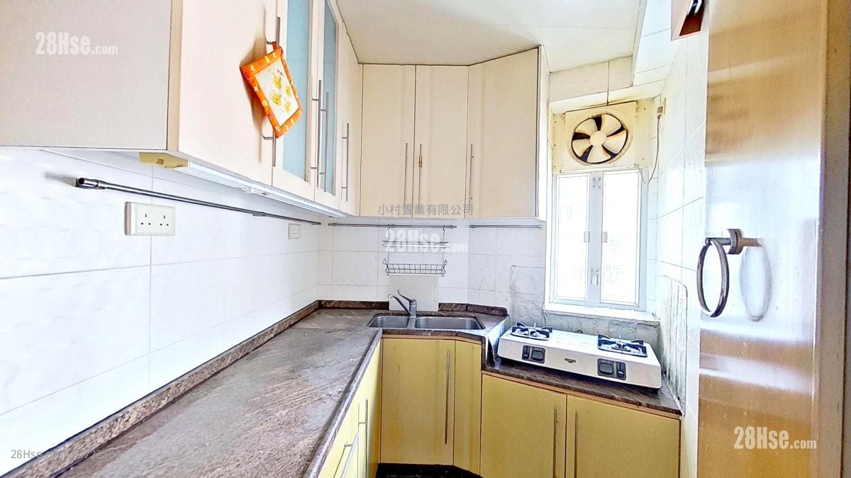 kitchen: Aberdeen Centre Sell 2 Bedrooms , 1 Bathroom 447 ft²