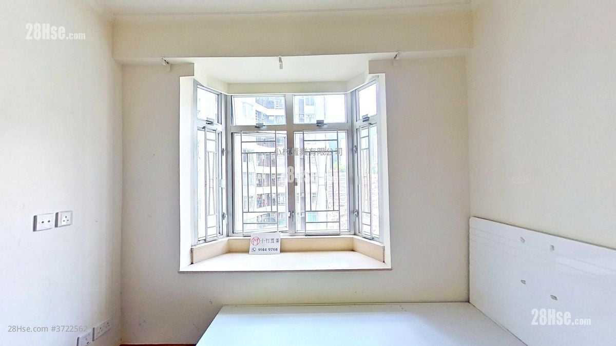 master room: Aberdeen Centre Sell 2 Bedrooms , 1 Bathroom 447 ft²