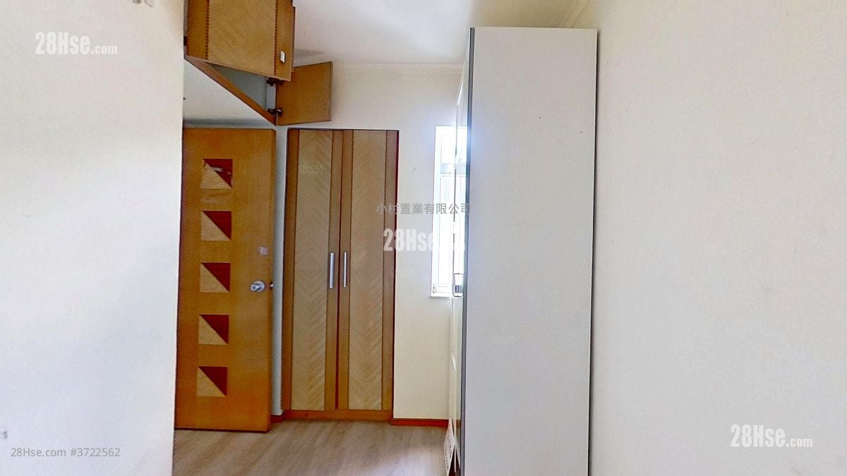 bedroom 2: Aberdeen Centre Sell 2 Bedrooms , 1 Bathroom 447 ft²