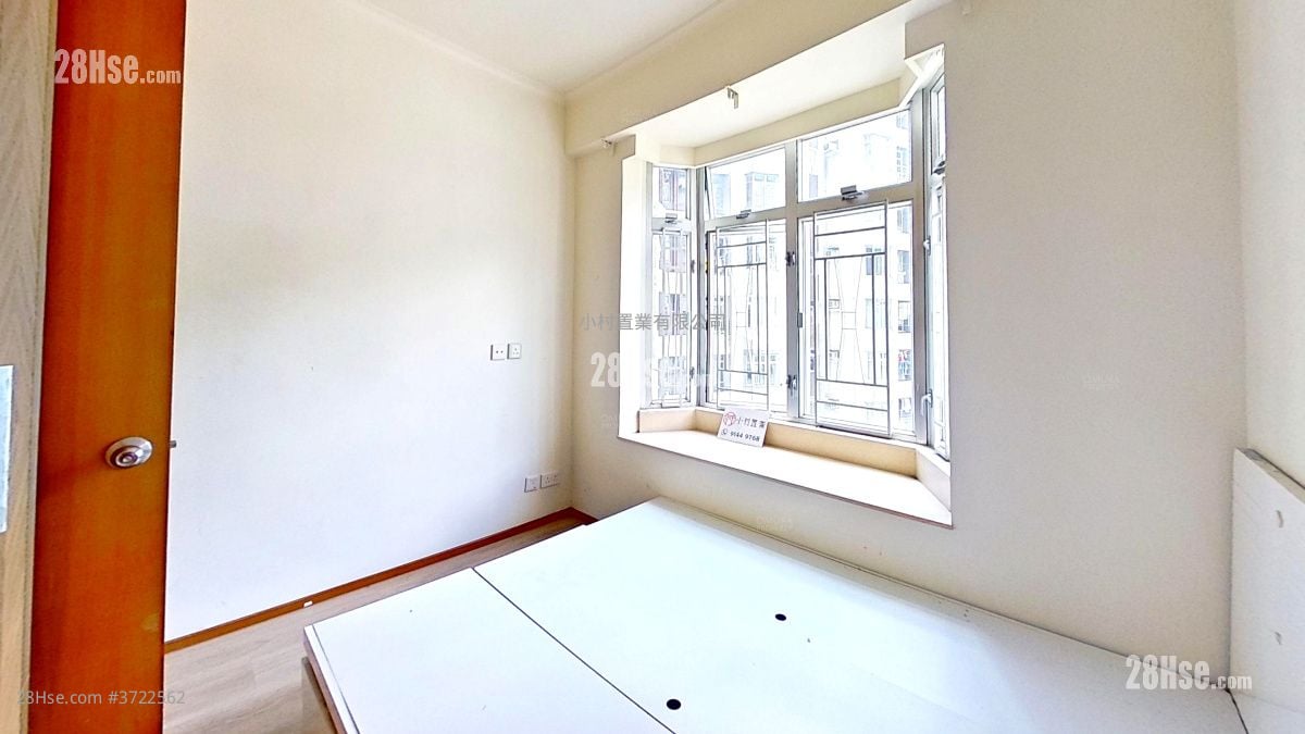 master room: Aberdeen Centre Sell 2 Bedrooms , 1 Bathroom 447 ft²