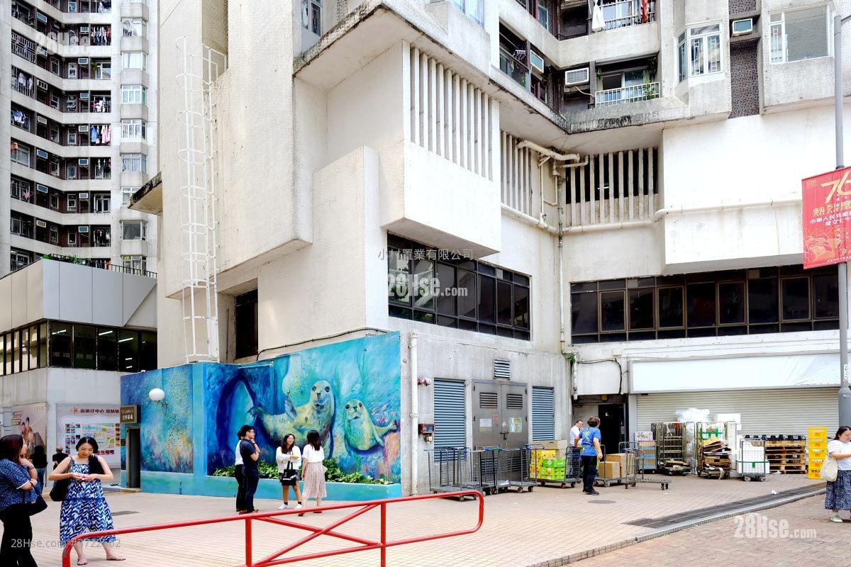 building outlook: Aberdeen Centre Sell 2 Bedrooms , 1 Bathroom 447 ft²