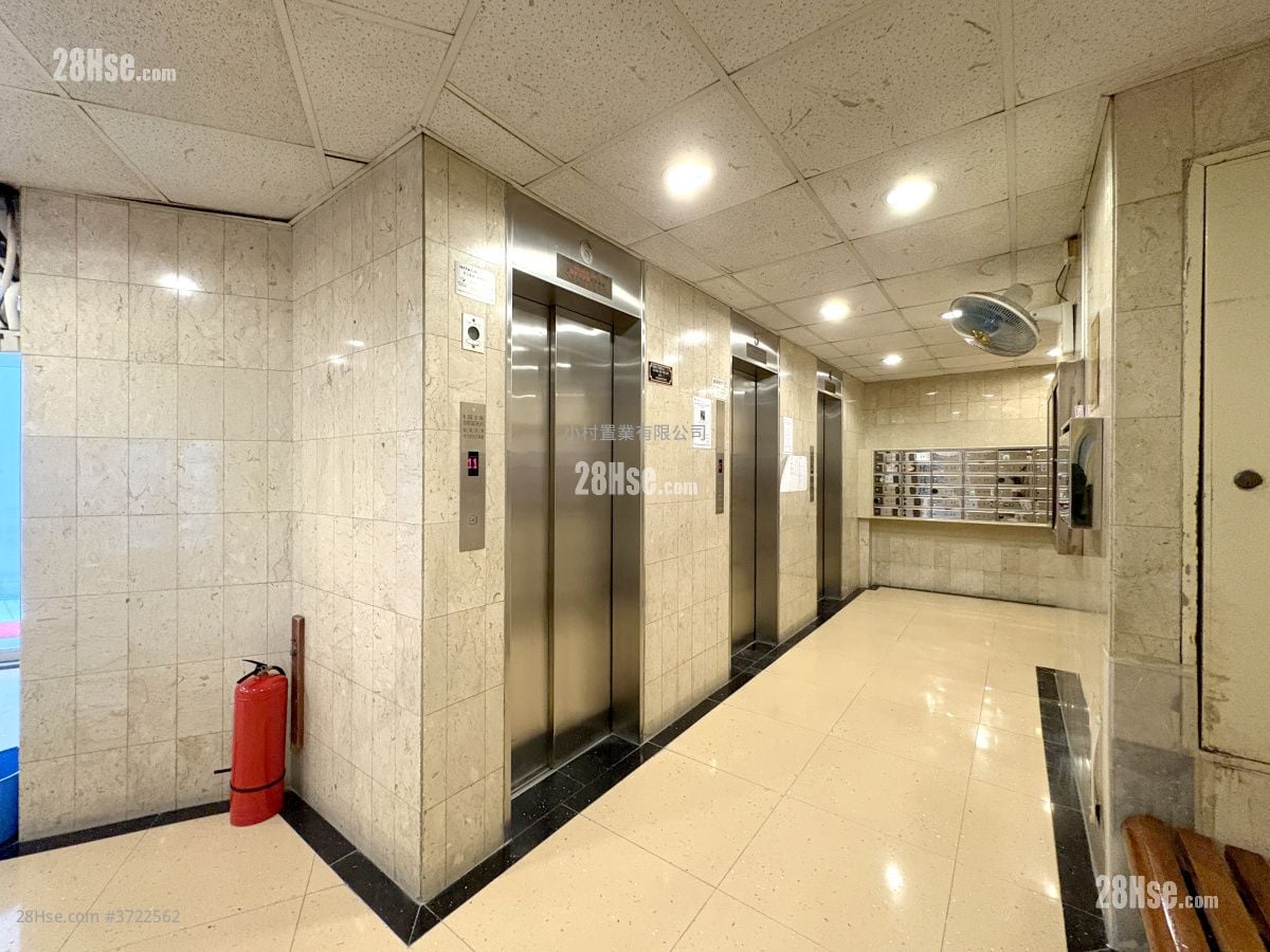 Lobby: Aberdeen Centre Sell 2 Bedrooms , 1 Bathroom 447 ft²