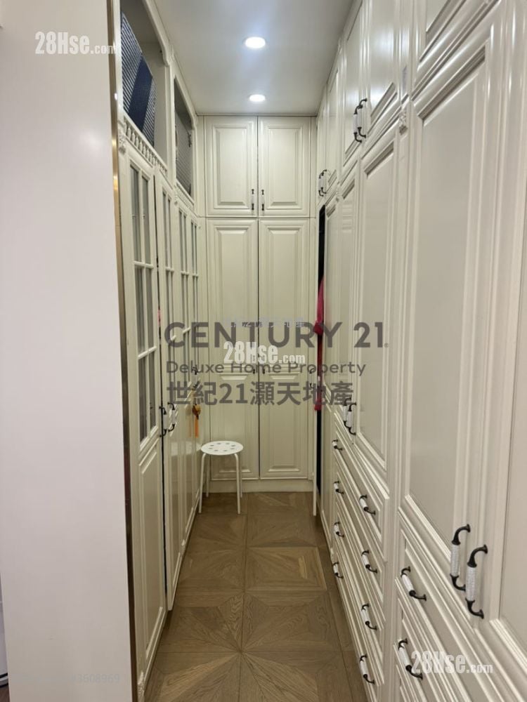 The Beverly Hills Rental 5+ Bedrooms , 3 Bathrooms 2,074 ft²