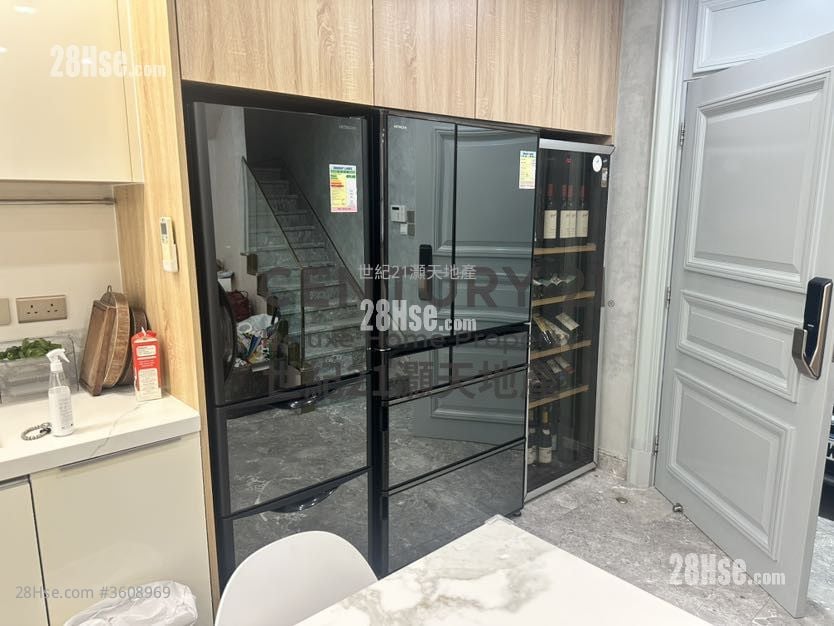 The Beverly Hills Rental 5+ Bedrooms , 3 Bathrooms 2,074 ft²