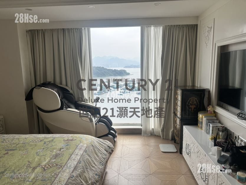 The Beverly Hills Rental 5+ Bedrooms , 3 Bathrooms 2,074 ft²