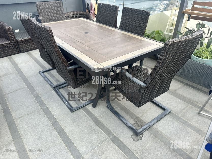 The Beverly Hills Rental 5+ Bedrooms , 3 Bathrooms 2,074 ft²