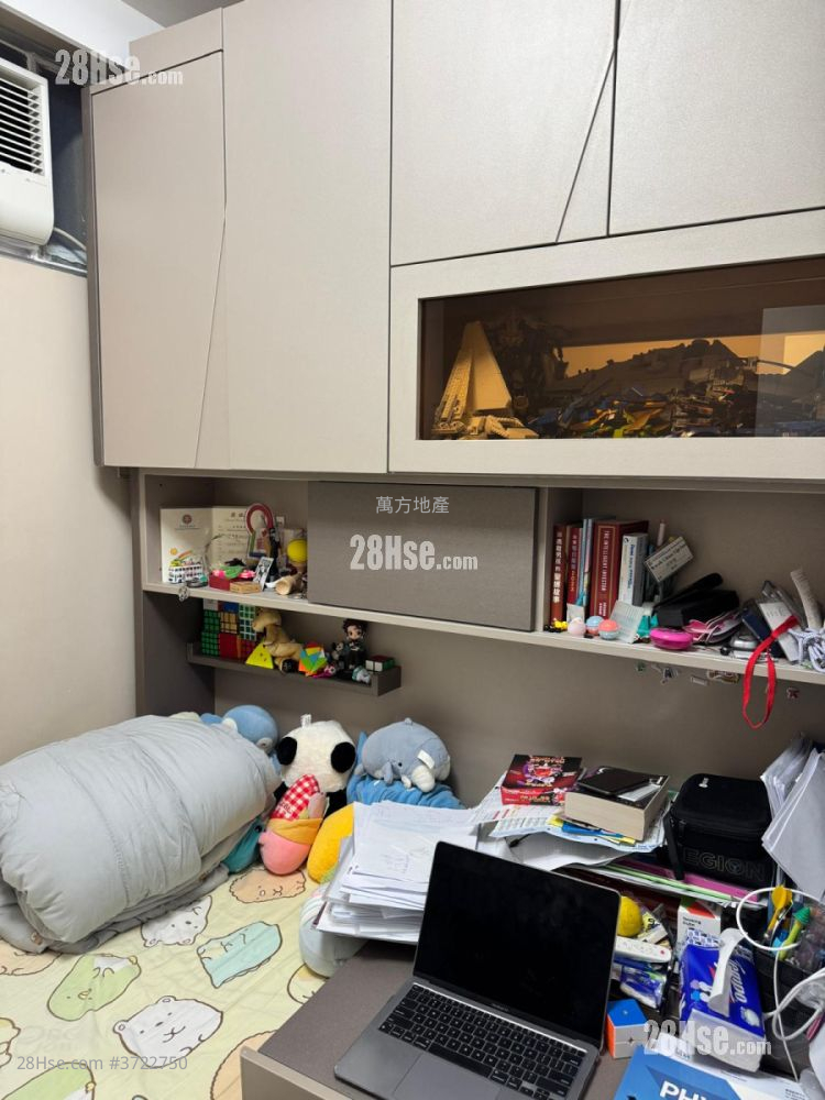 Yu Chui Court Sell 3 Bedrooms , 2 Bathrooms 650 ft²