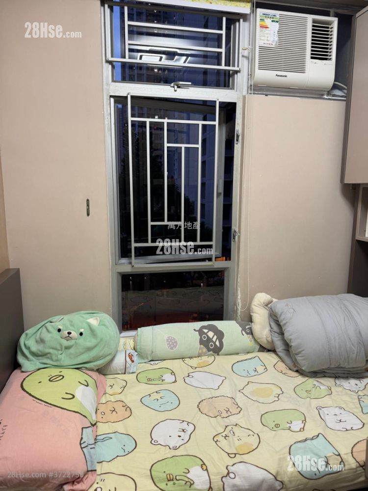 Yu Chui Court Sell 3 Bedrooms , 2 Bathrooms 650 ft²