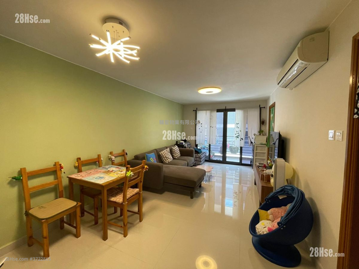 村屋 售盤 3 房 , 1 浴室 700 平方呎