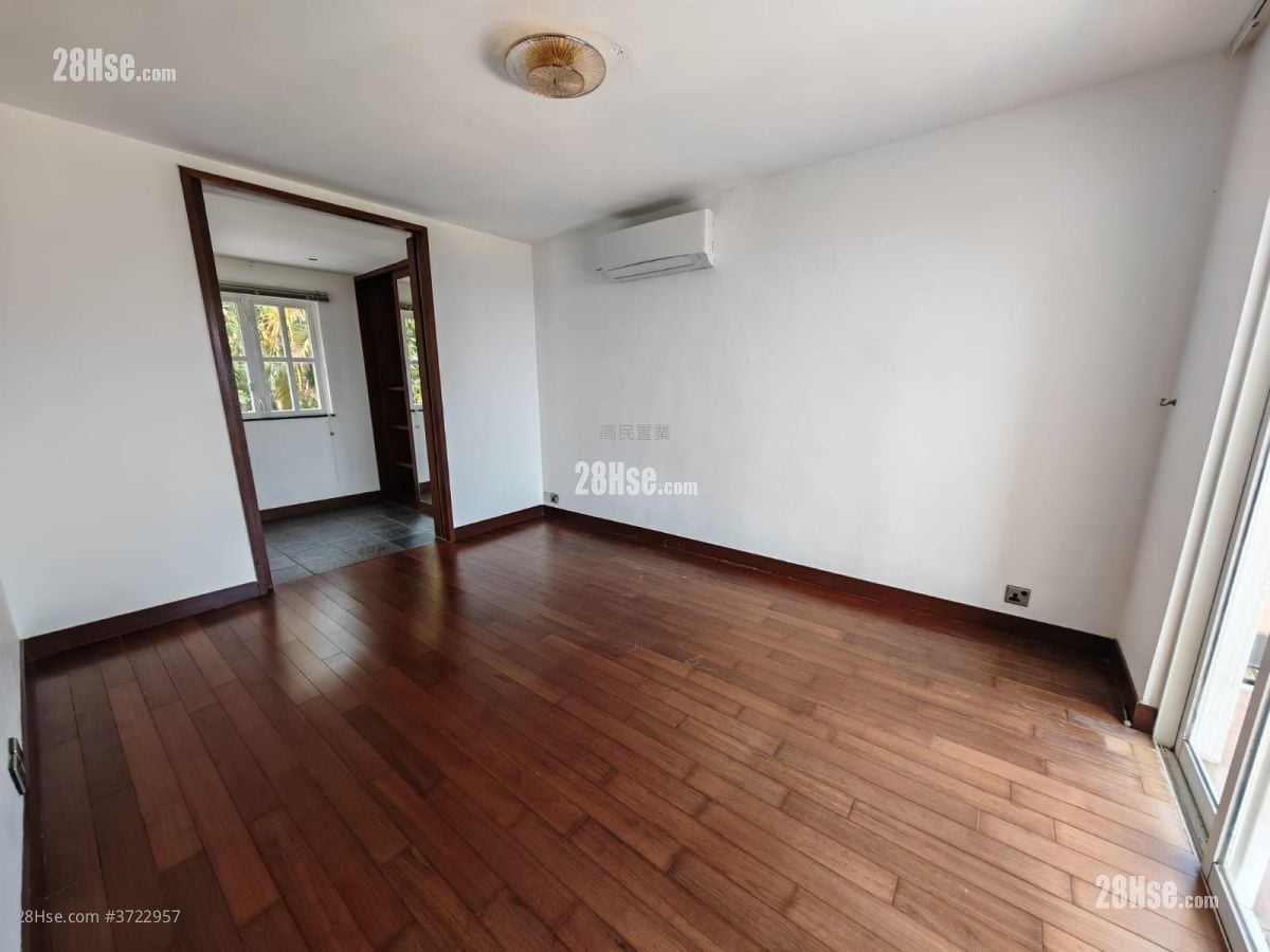 村屋 售盘 4 房 , 3 浴室 2,100 平方尺