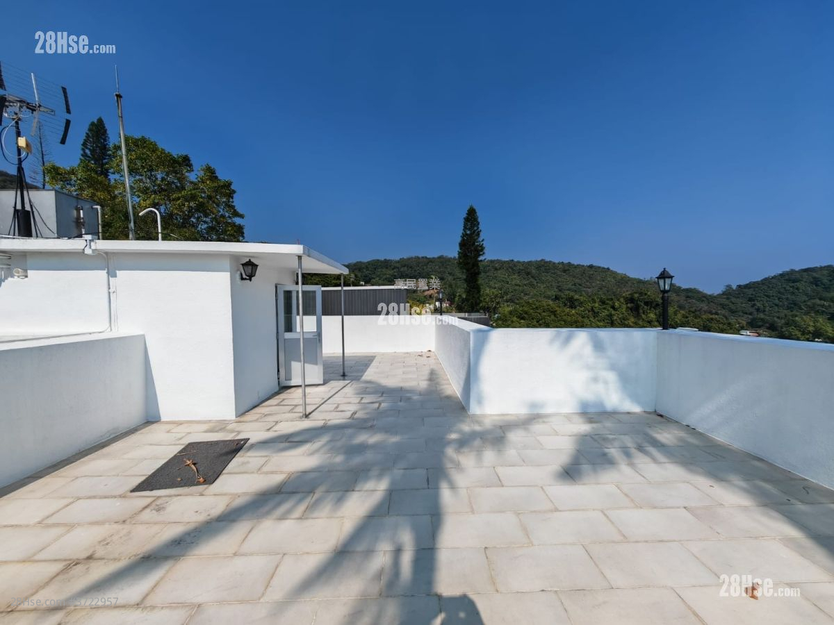 村屋 售盘 4 房 , 3 浴室 2,100 平方尺