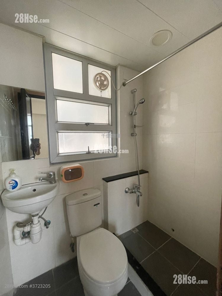 Chiu Tak Mansion Sell 2 Bedrooms , 1 Bathroom 306 ft²