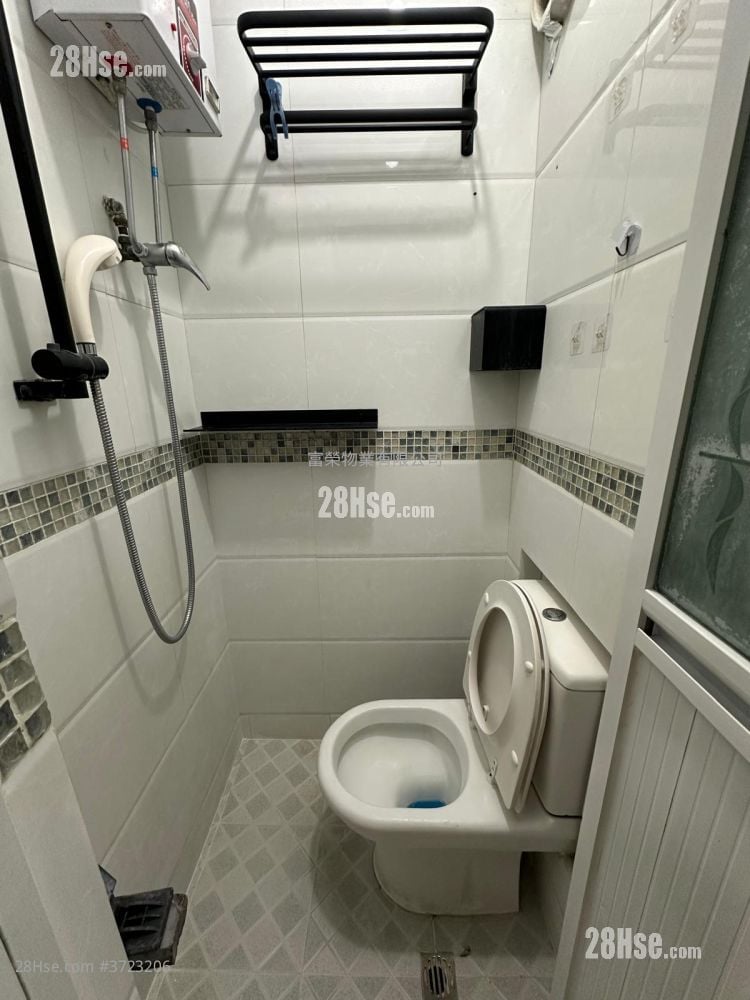 Tung Po Building Rental 1 Bedroom , 1 Bathroom 90 ft²
