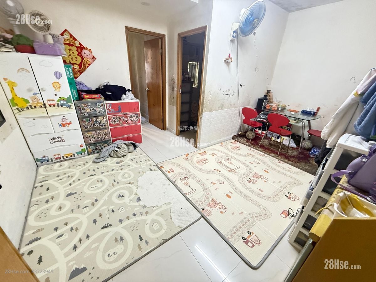 Tenement House Sell 2 Bedrooms , 1 Bathroom 341 ft²