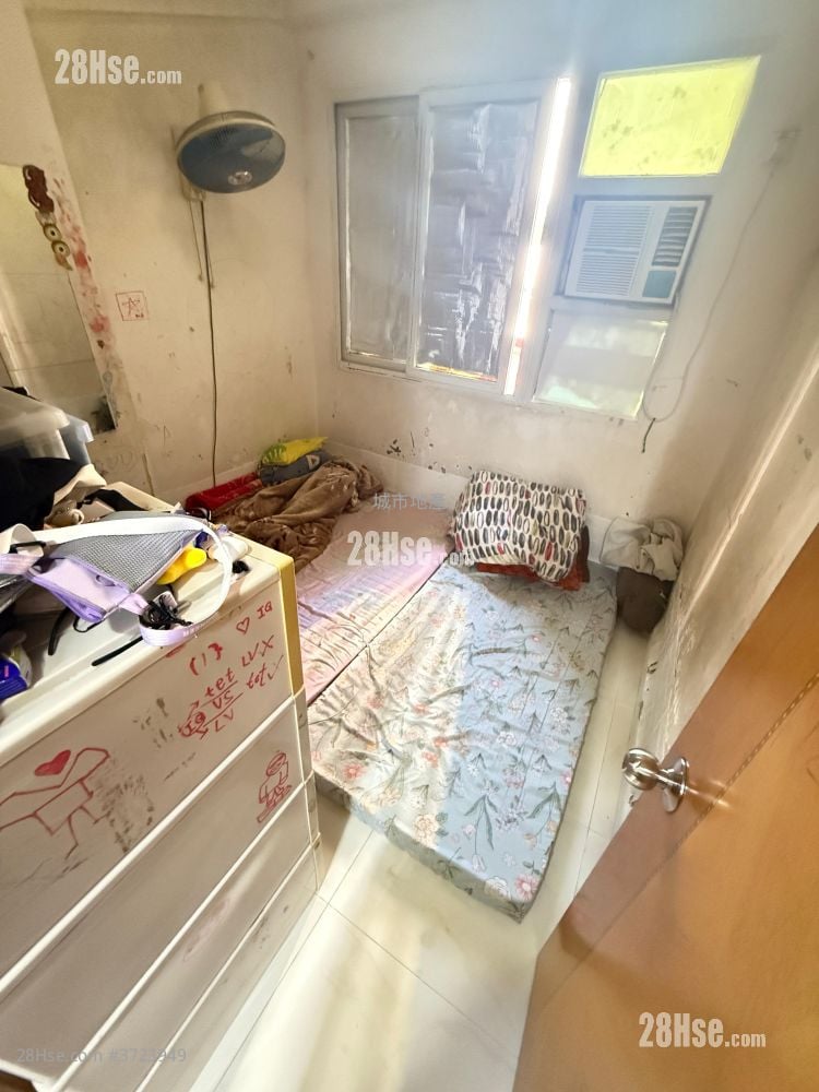 Tenement House Sell 2 Bedrooms , 1 Bathroom 341 ft²