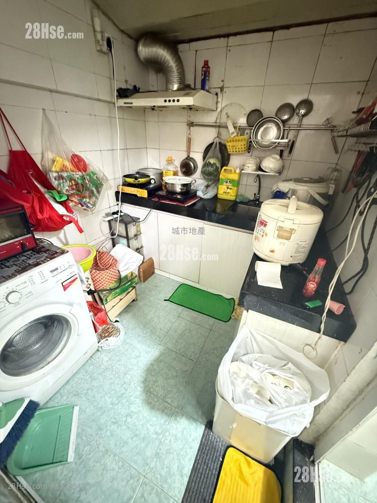 Tenement House Sell 2 Bedrooms , 1 Bathroom 341 ft²