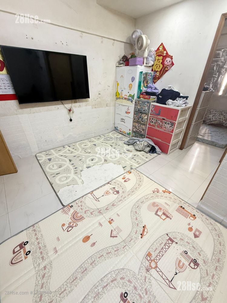 Tenement House Sell 2 Bedrooms , 1 Bathroom 341 ft²