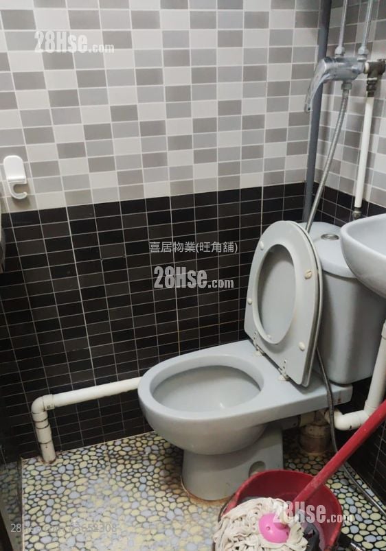 Kin Wong Mansion Sell 4 Bedrooms , 4 Bathrooms 666 ft²