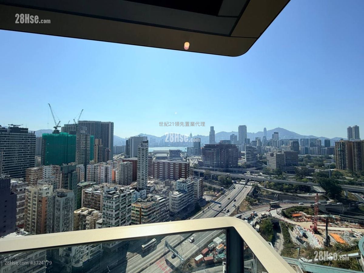 In One Sell 3 Bedrooms , 3 Bathrooms 940 ft²