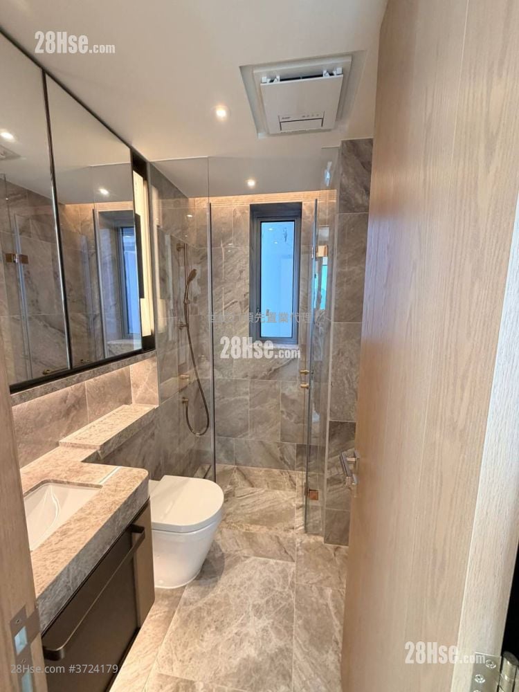 In One Sell 3 Bedrooms , 3 Bathrooms 940 ft²