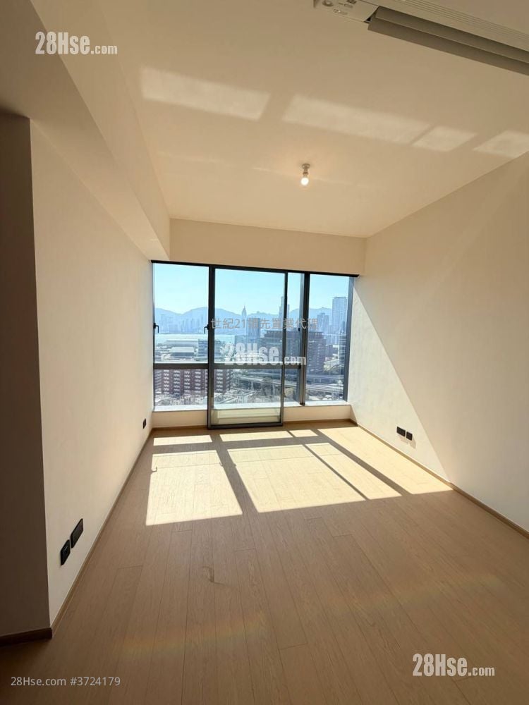 In One Sell 3 Bedrooms , 3 Bathrooms 940 ft²