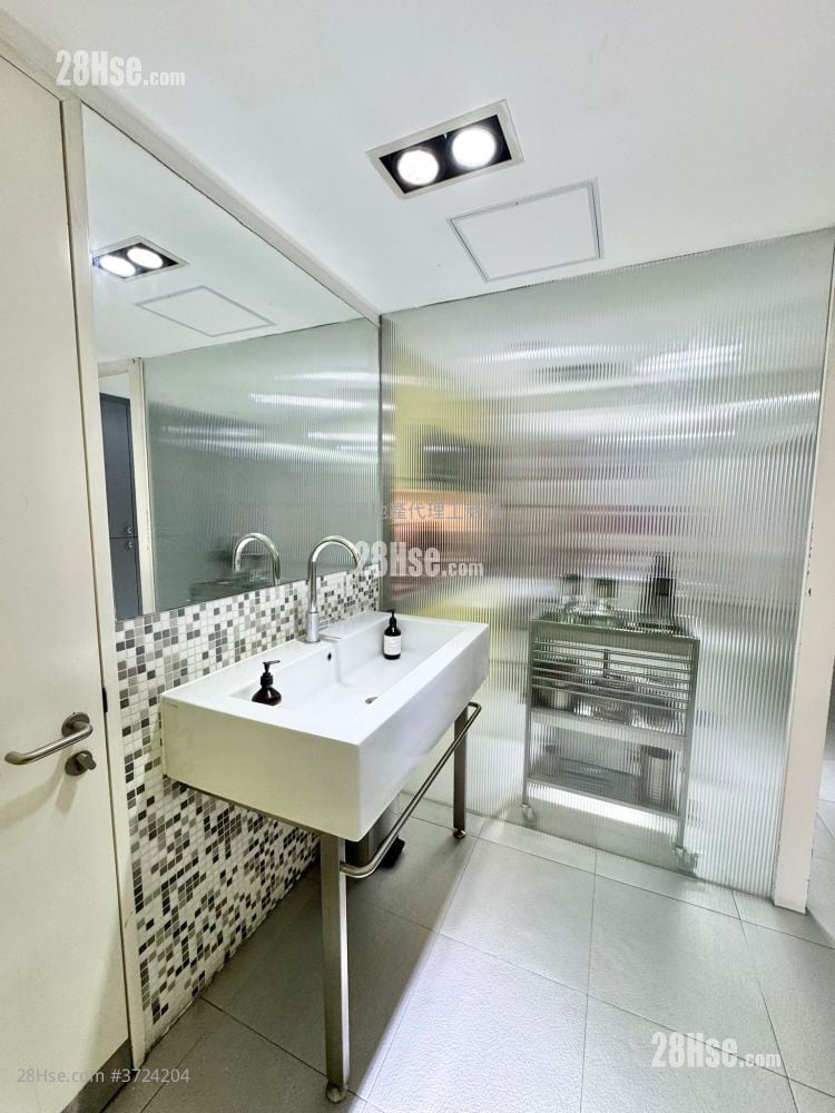 Elite Industrial Centre Rental 3 Bedrooms , 2 Toilets 2,565 ft²